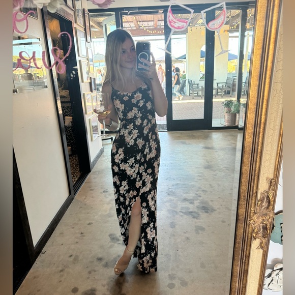 Meet your Posher, Olivia - Picture 4 of 5